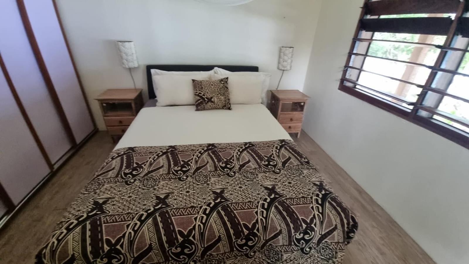 Whispering Palms - Absolute Beachfront Villas Port Vila Exterior foto