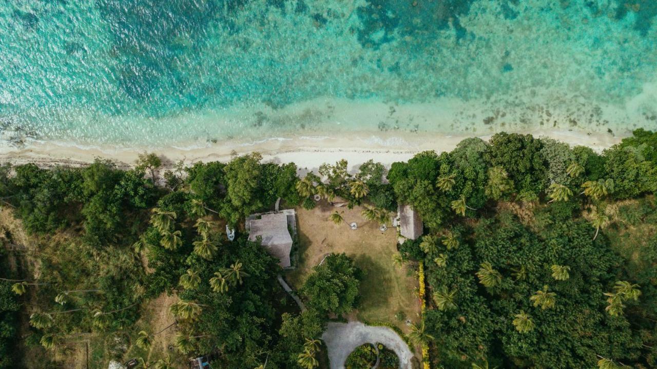 Whispering Palms - Absolute Beachfront Villas Port Vila Exterior foto